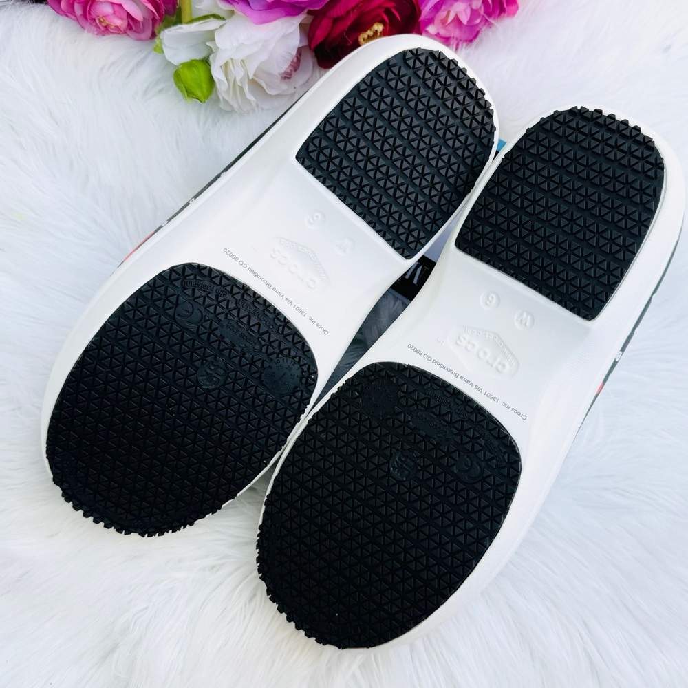 Crocs x Disney Minnie Mouse Clogs - Picture 6 of 7